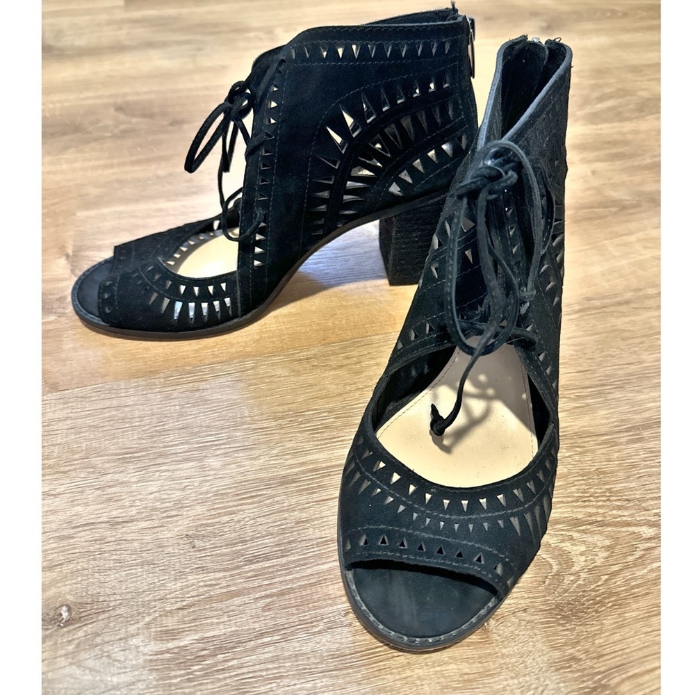 Vince Camuto Tarita Black Suede Laser Cut Lace Up Block Heel Womens Size 9W